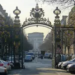 Cia - Avenue Hoche Studio
